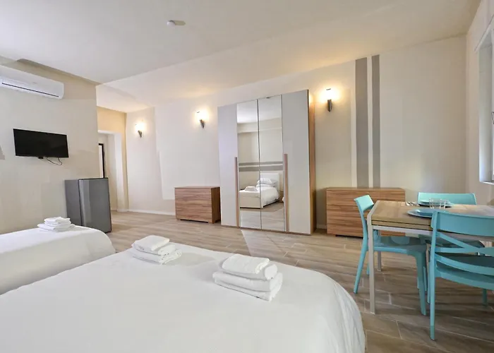 Loft Πανσιόν 3*